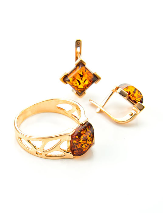 Bông tai trang sức Amber Jewelry bạc 22K đính đá hổ phách thiên nhiên màu cognac (Artemis) phủ vàng - 710106040