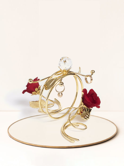 Đồ trang trí Napoleon hình giá treo nhẫn mạ vàng với hoa hồng sứ,kt 22x11x10.5cm,code 8398/09