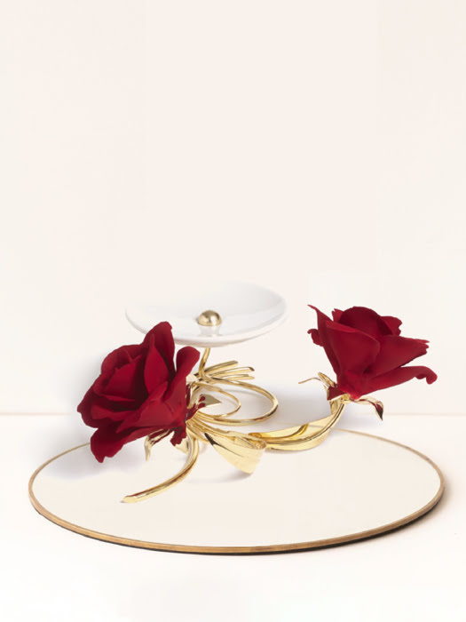 Đồ trang trí Napoleon hình giá treo vòng tay mạ vàng với hoa hồng sứ,kt 20x20x12cm,code 8399/09