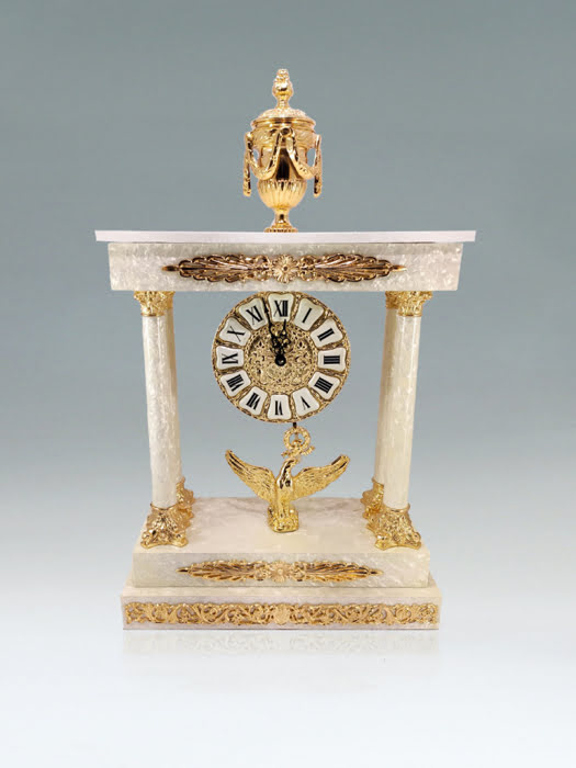 Đồ trang trí hình chân đèn hình đồng hồ bằng đồng và sứ - OLYMPUS502