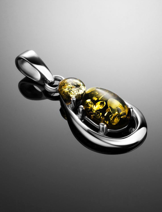 Mặt dây chuyền từ hổ phách xanh lấp lánh tự nhiên trong bạc 