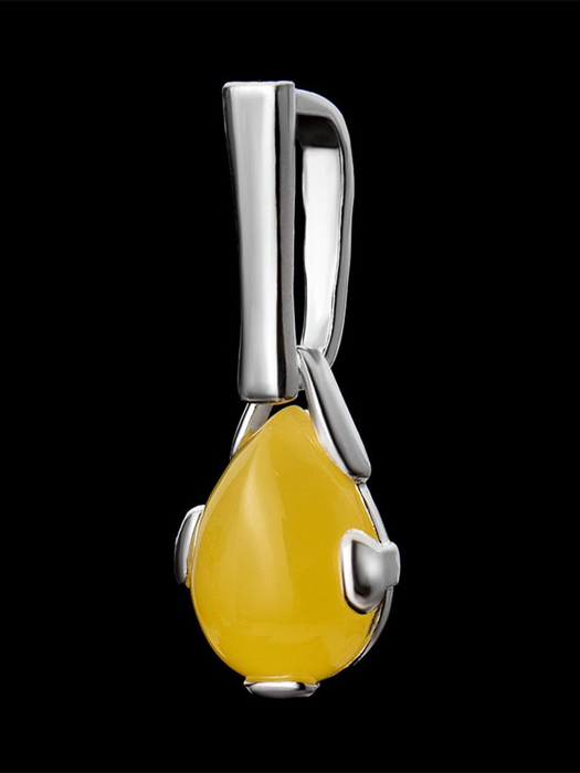 Mặt dây chuyền tinh tế của hổ phách mật ong trong bạc 