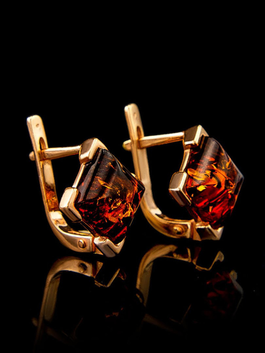 Bông tai trang sức Amber Jewelry bạc 22K đính đá hổ phách thiên nhiên màu cognac (Artemis) phủ vàng - 710106040